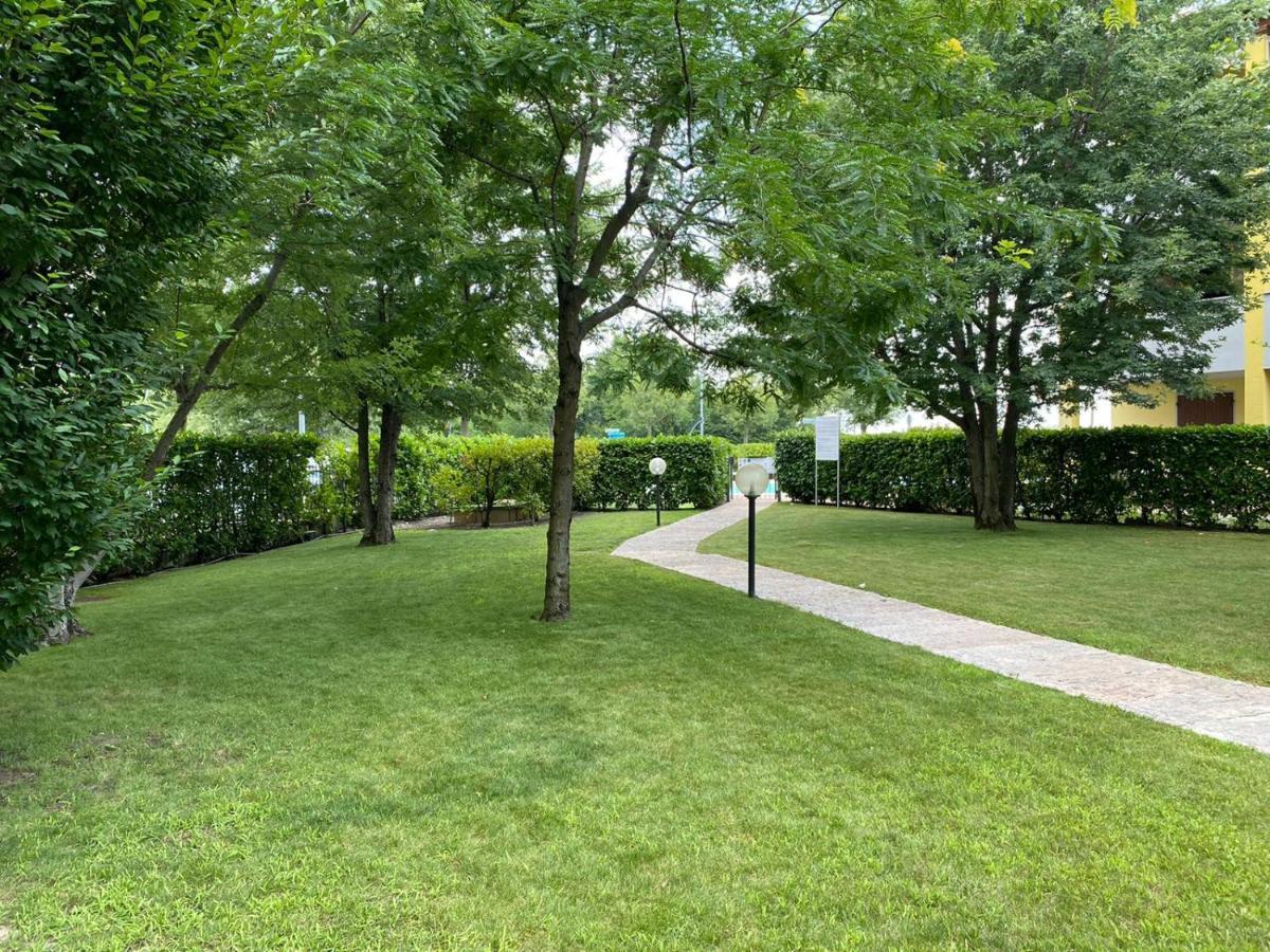 Appartamento Il Faro Con Giardino In Residence Con Piscina Desenzano del Garda Exterior foto
